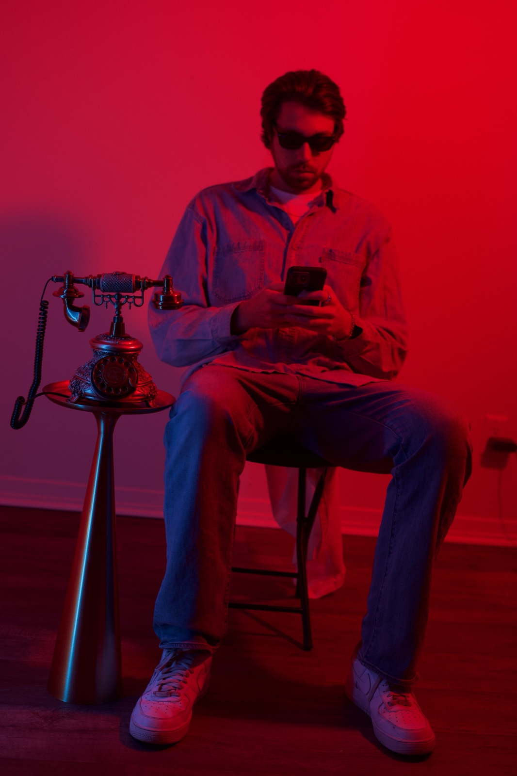 KY checking the phone